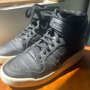 Women’s Size 7 Black Adidas Forum 84 Hi tops
